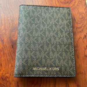 Michael Kors Jet Set Travel Passport Holder Wallet​ New